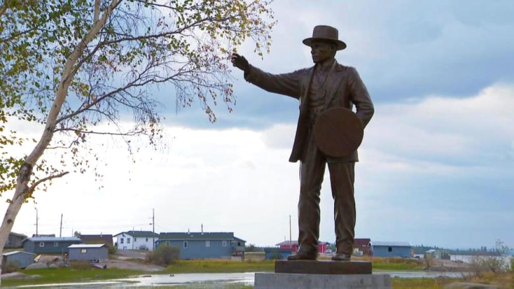 Tłı̨chǫ Government Unveils Bronze Statue Honouring Chief Mǫwhì